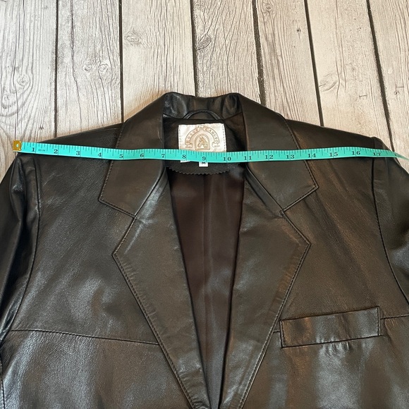 ROSSI & CARUSO LEATHER BLAZER
Size M 
Like New! - Picture 14 of 17